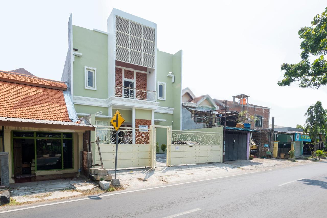 Oyo 3706 Griya Tentrem Syariah Lamongan Extérieur photo